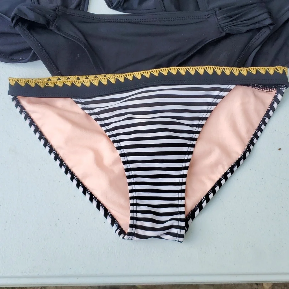 Bathing suit - Picture 2 of 3